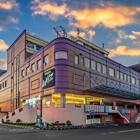 Grand Whiz Megamas Manado Hotel Ngoại thất bức ảnh