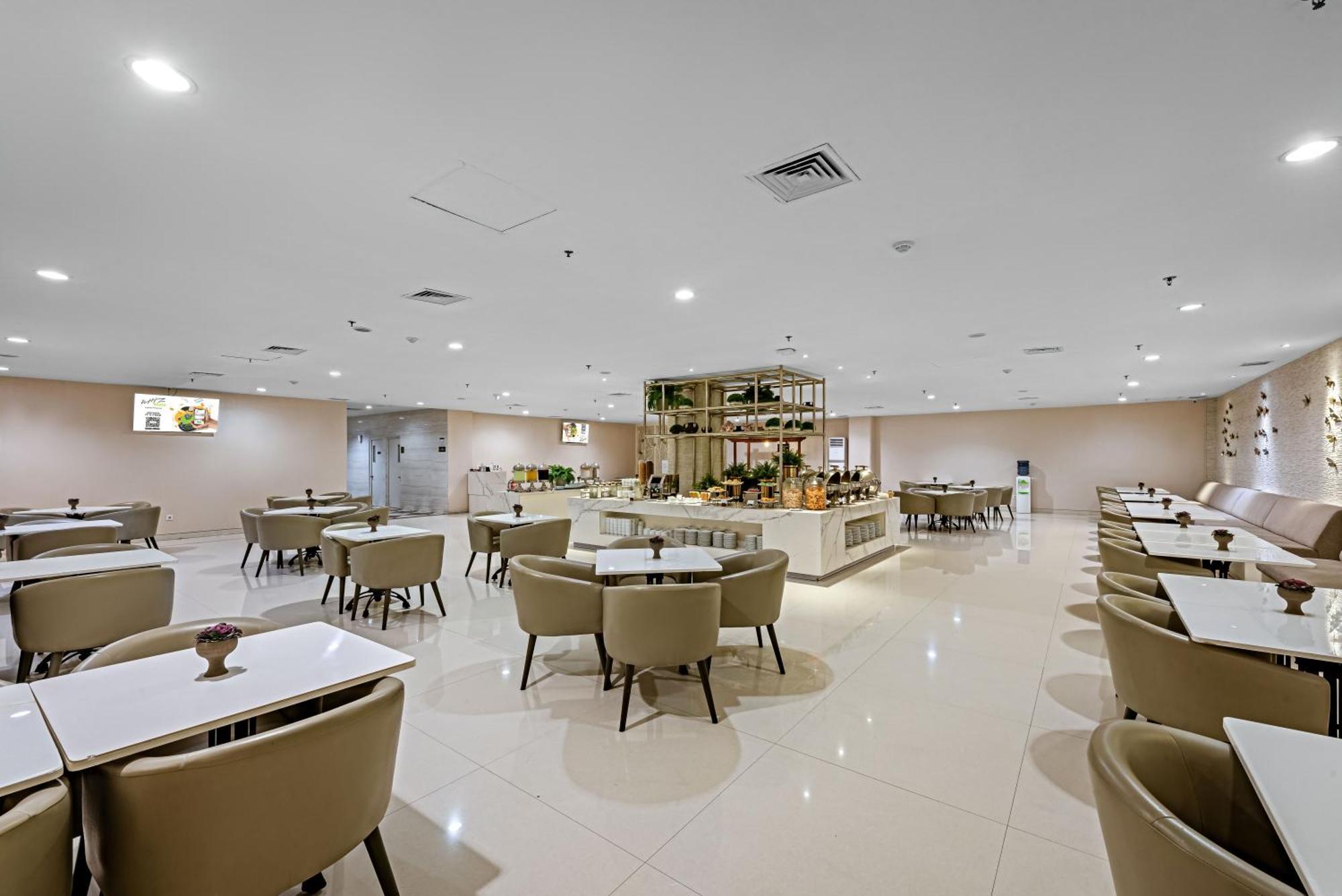 Grand Whiz Megamas Manado Hotel Ngoại thất bức ảnh