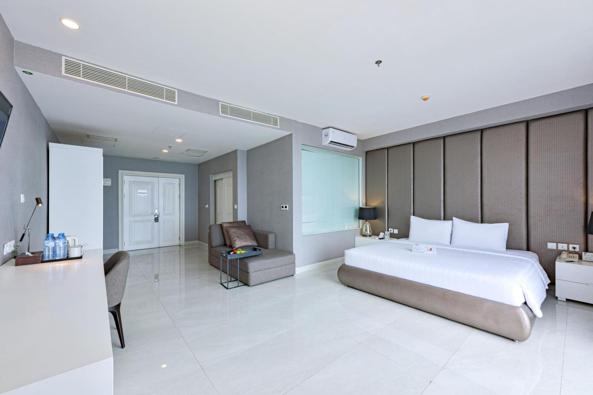 Grand Whiz Megamas Manado Hotel Ngoại thất bức ảnh